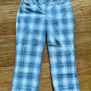 Women’s Express Design Studio Green Accent Plaid Capri Pants